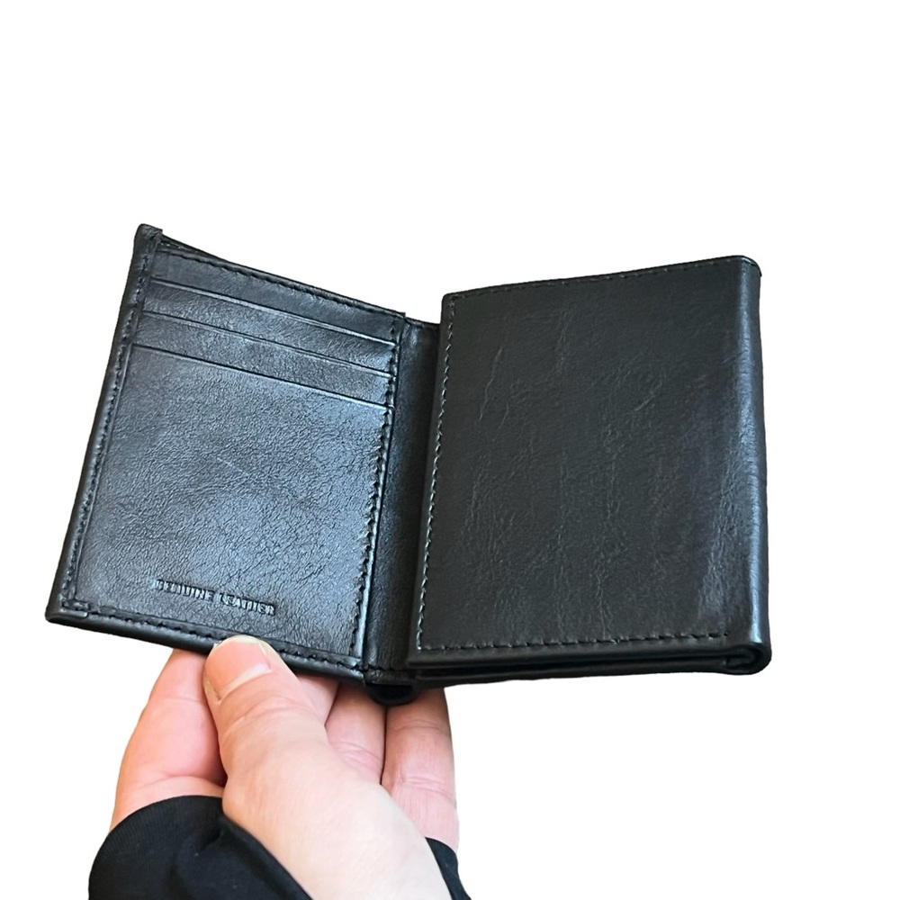 Signature Levi’s Black‎ Leather Bi-Fold Wallet - Picture 4 of 5